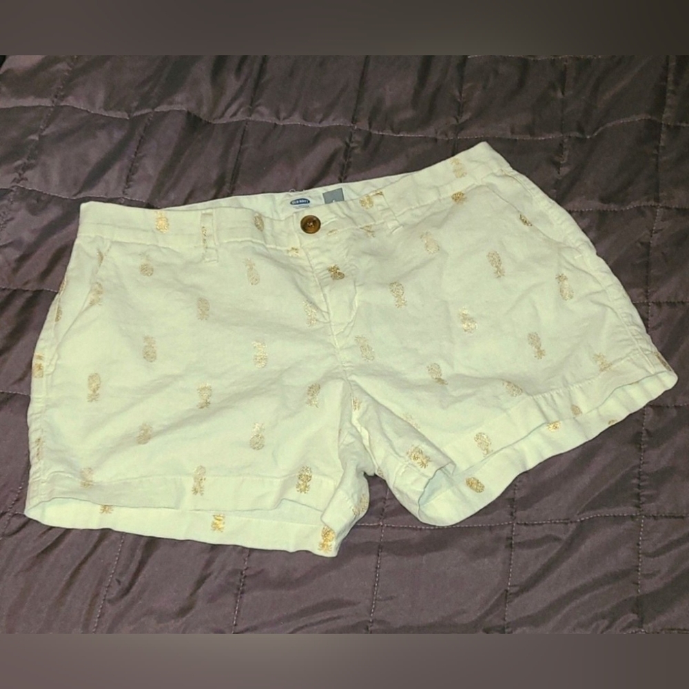 NWOT, Old Navy Linen Shorts w/ gold pineapple print, size 6